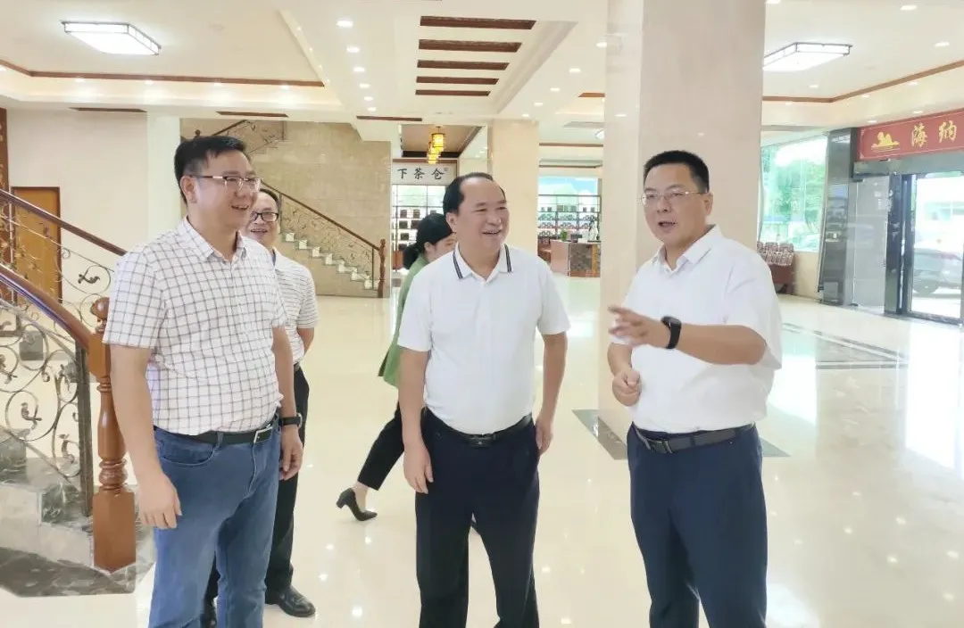 梧州市委常委、宣傳部部長(zhǎng)黃恩一行蒞臨集團(tuán)調(diào)研指導(dǎo)