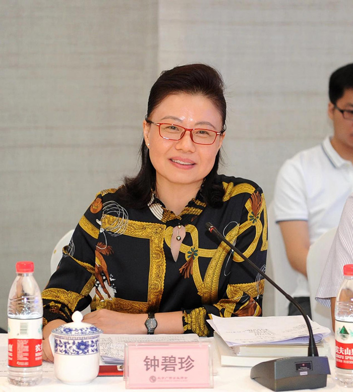 梧州市委常委、統(tǒng)戰(zhàn)部部長鐘碧珍發(fā)言